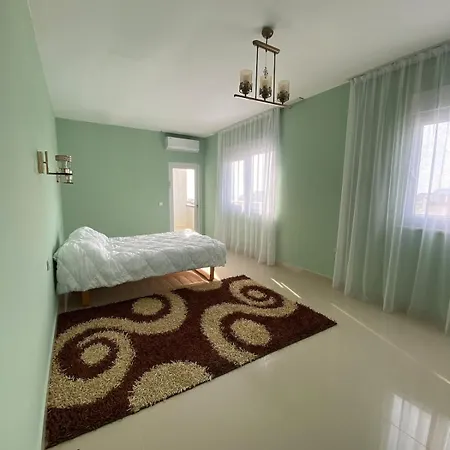 Four-bedroom By The Sea Apartamento *