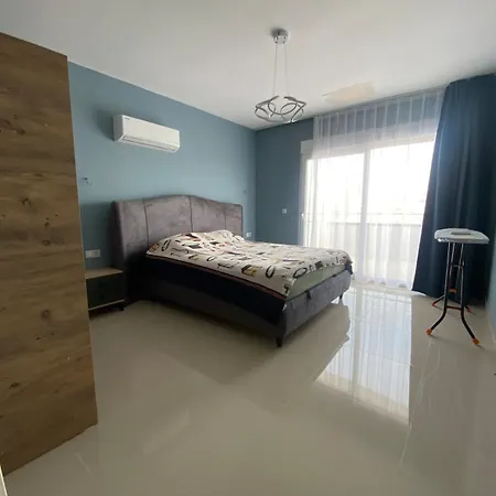 Апартаменти Four-bedroom By The Sea *